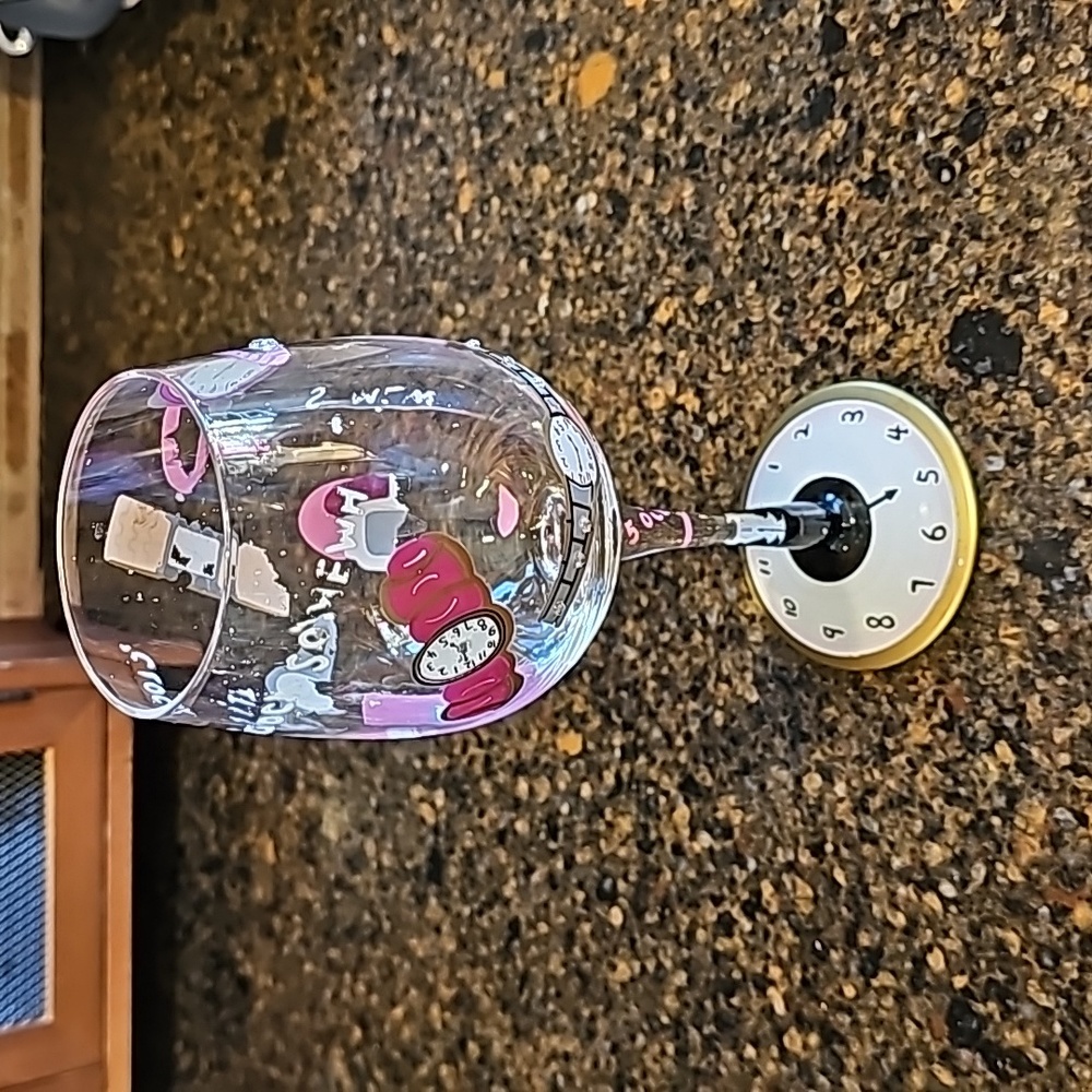 '5 O'clock Somewhere" Lolita Wine Glass 🍷